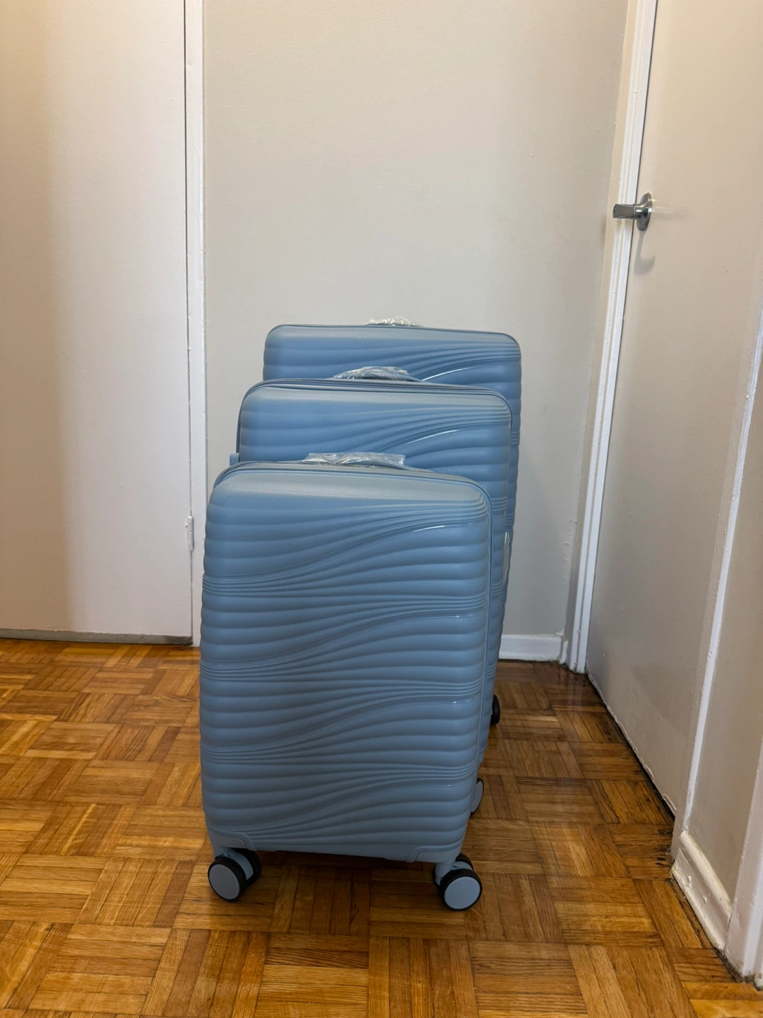 Blue Hardshell Luggage 3 pieces unbreakable