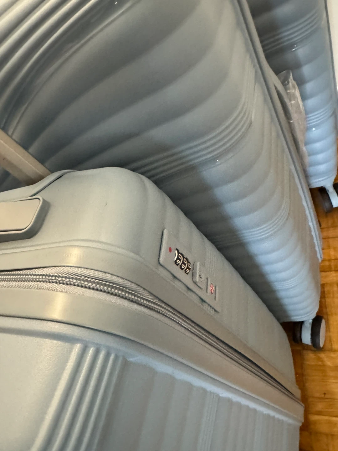 Blue Hardshell Luggage 3 pieces unbreakable - photo 3