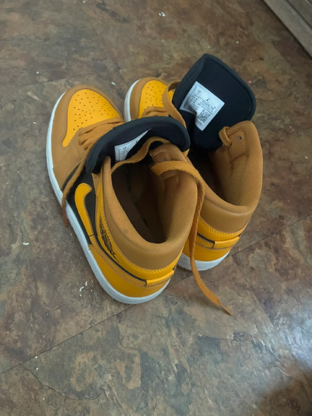 Nike Air Jordan 1 Mid sneakers in the "Chutney" colorway. - photo 3