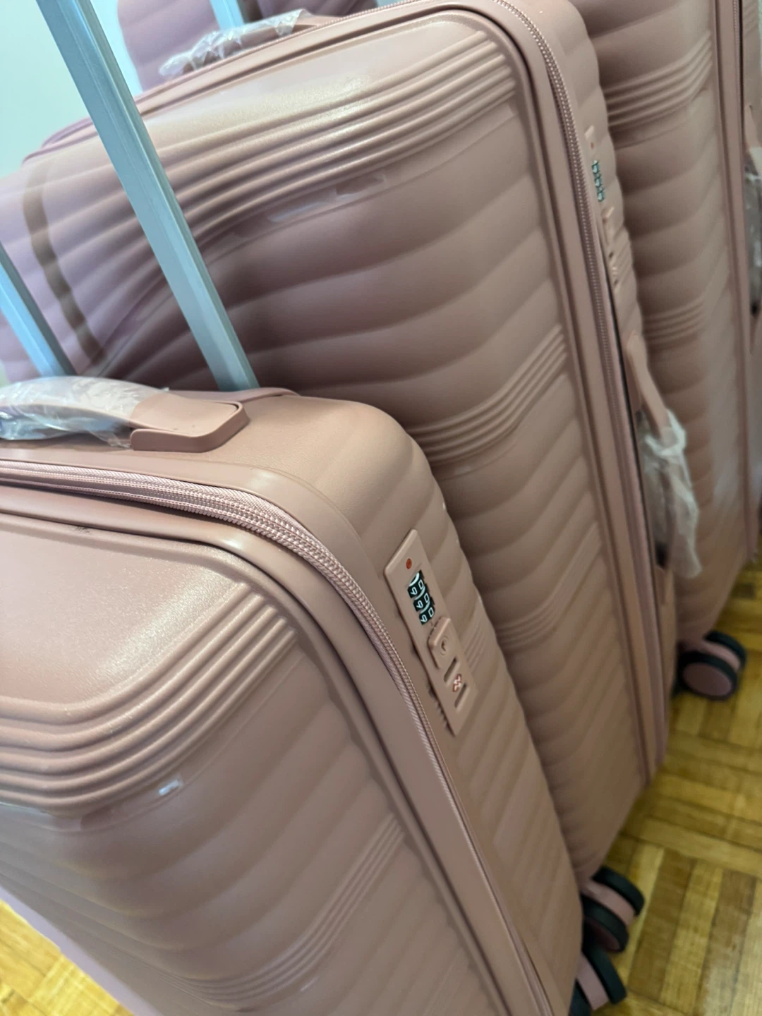 Set of 3 Rose Gold Luggage - Hardshell Suitcase Set - photo 3