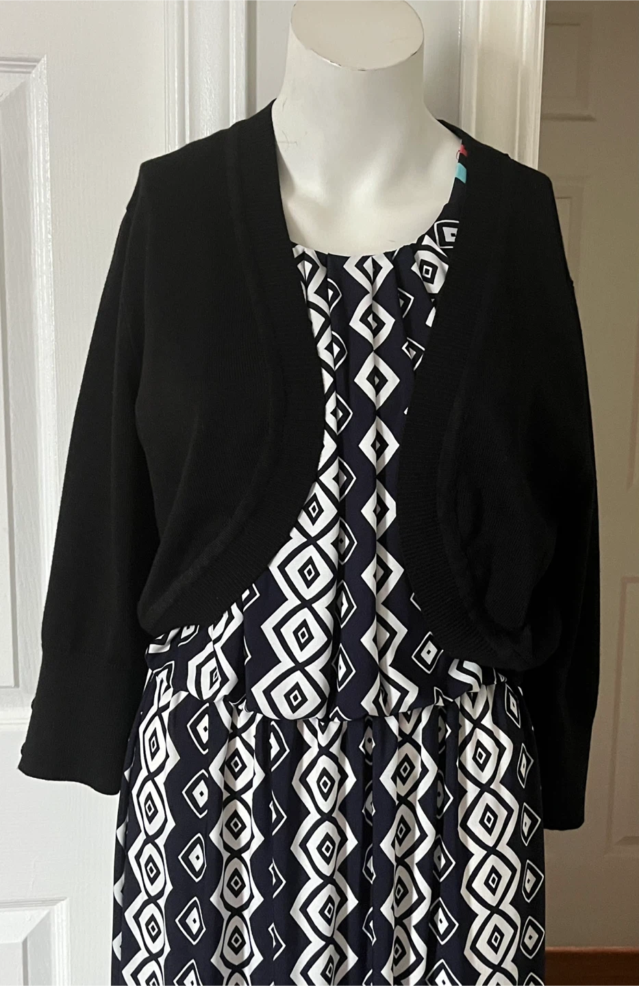 Belle Pogue Black Cropped Cardigan Sweater Size M - photo 5