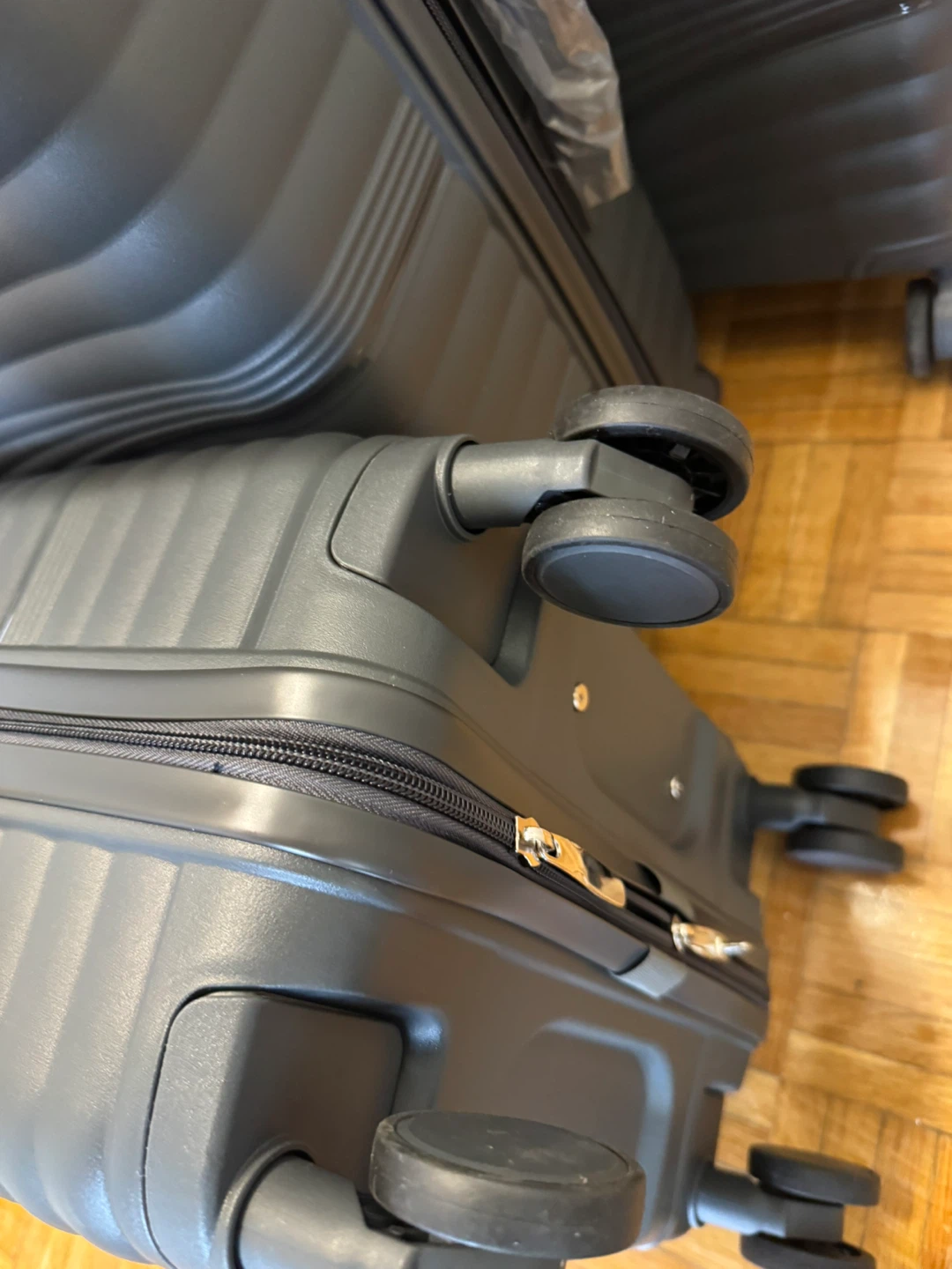 Set of 3 Grey Hardshell Spinner Luggage - photo 4