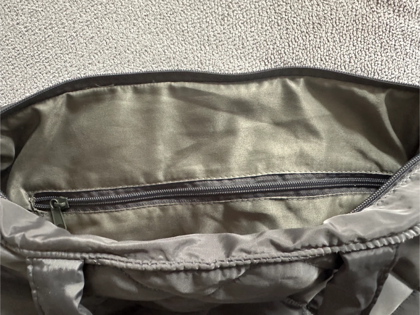 Quilted Tote Bag - $15 - East York - photo 2