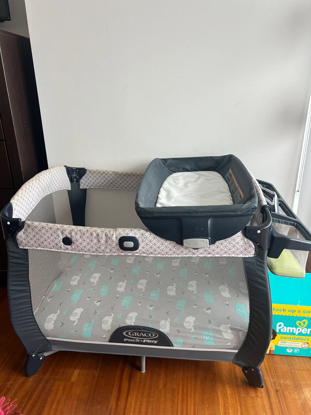 Graco Pack 'n Play Portable Playard with Bassinet and MATTRESS