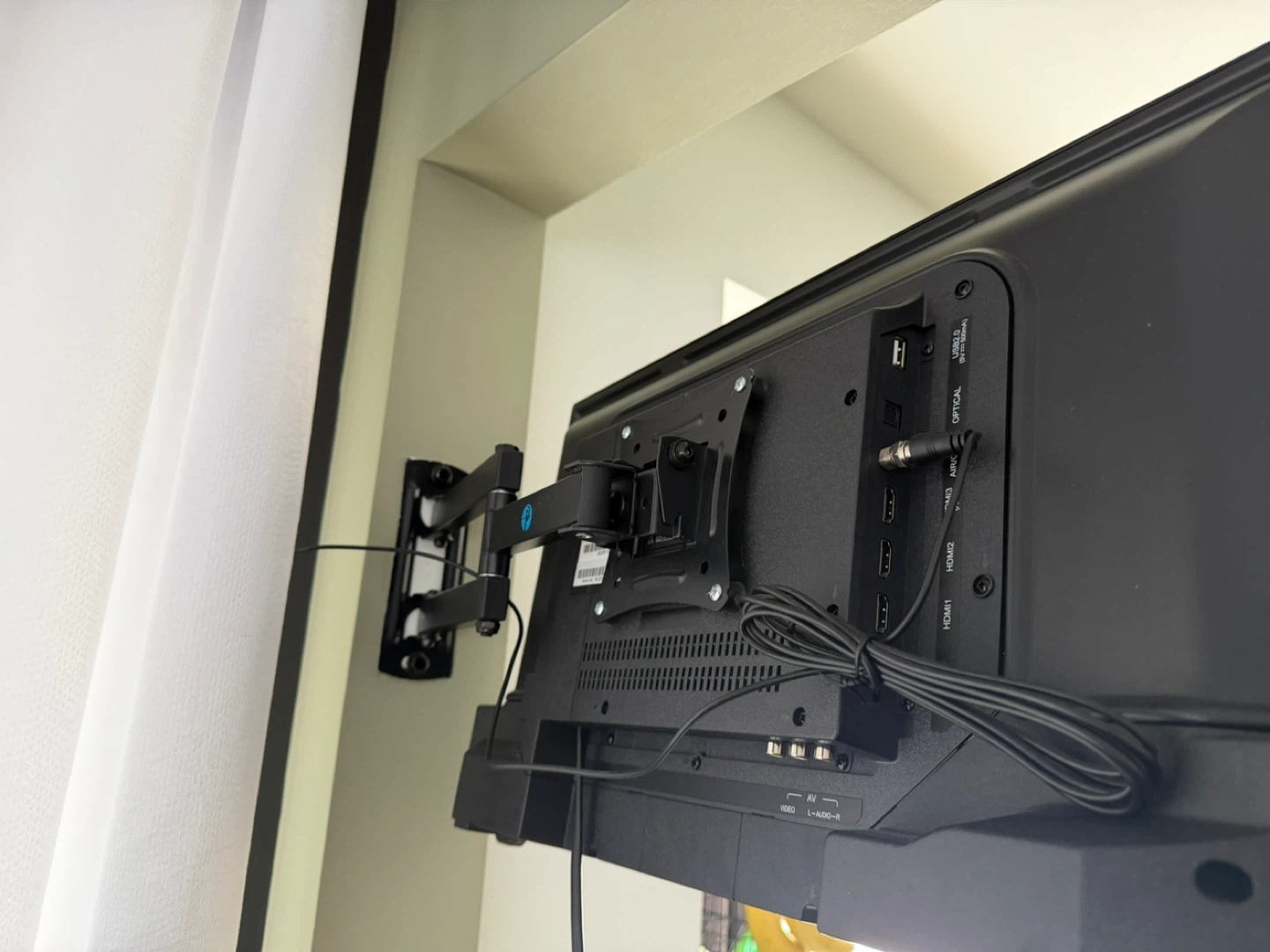 Westinghouse Roku Smart TV + Wall Mount + Antenna Included - photo 3