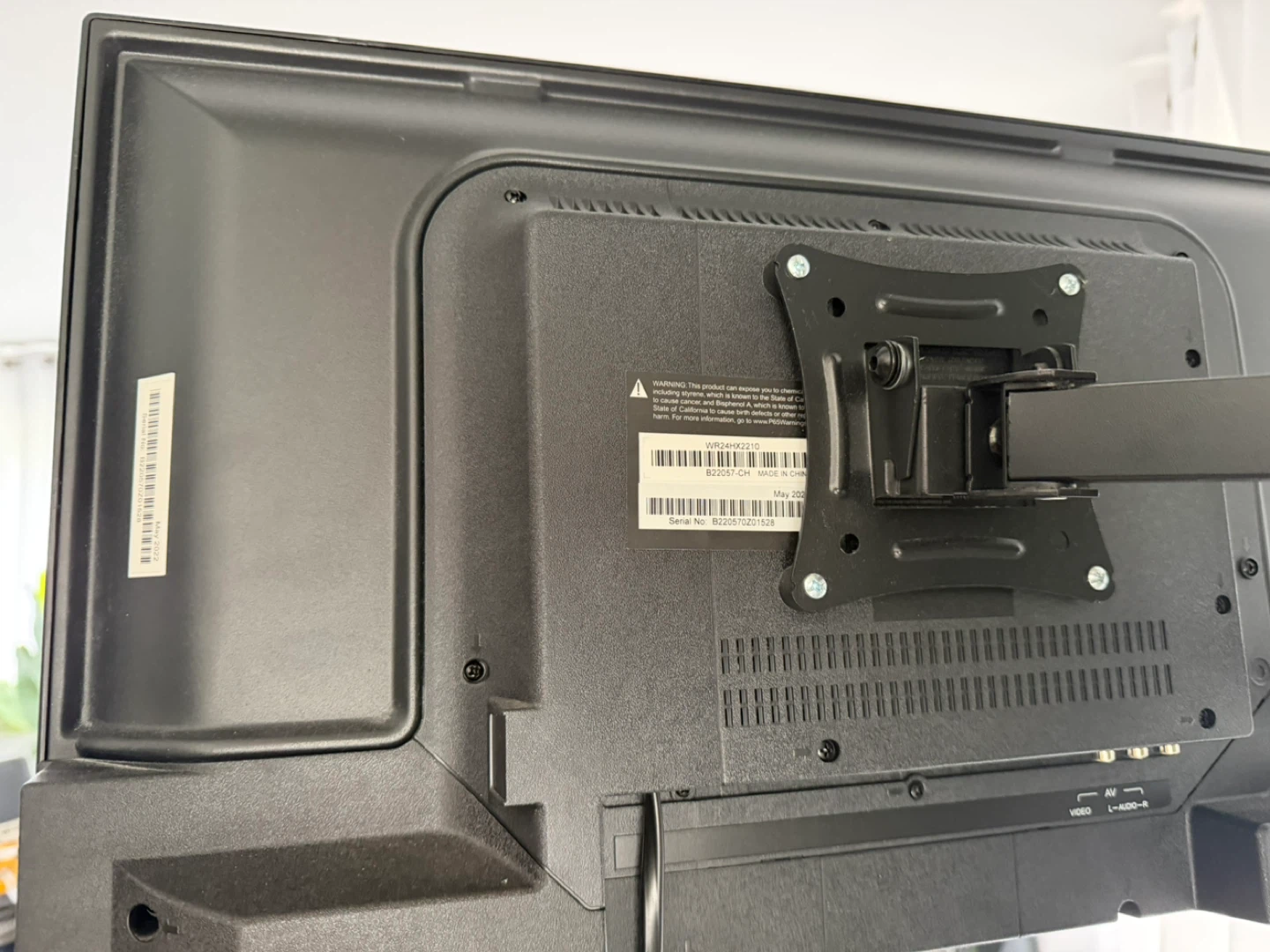 Westinghouse Roku Smart TV + Wall Mount + Antenna Included - photo 4