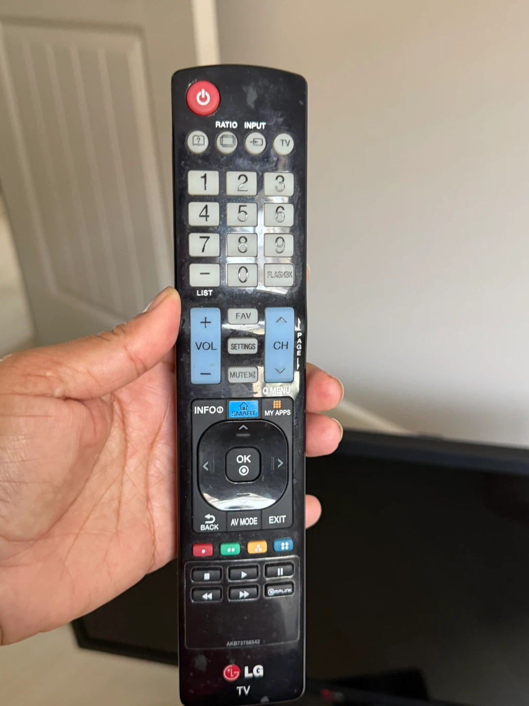 LG 32" Smart TV with Remote - photo 3