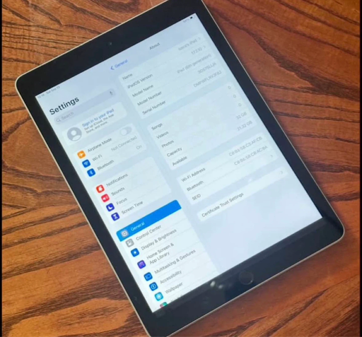 Apple iPad 6th Generation 32GB - photo 3