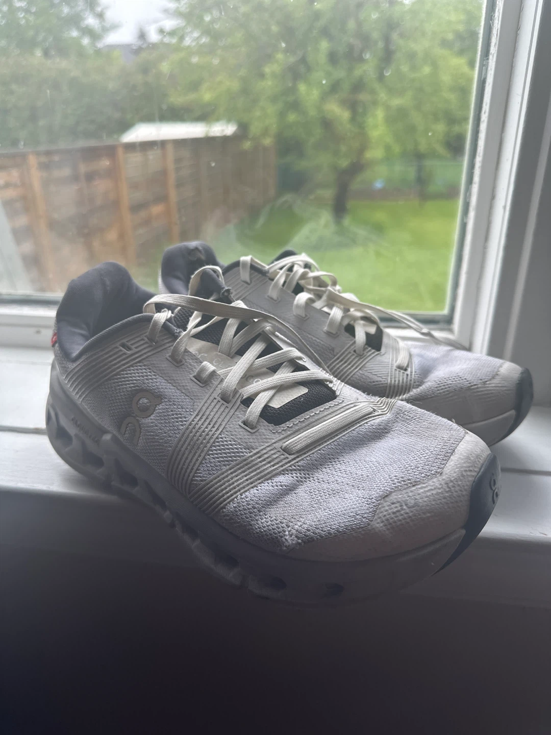 On Running Shoes Cloudswift - White