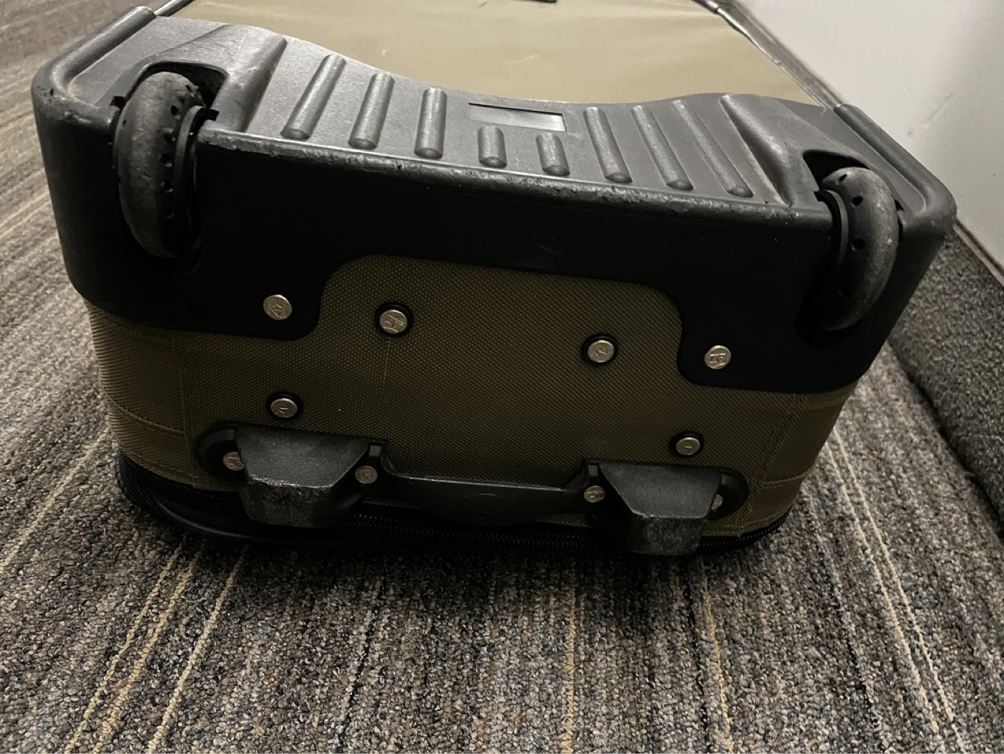 American Tourister Hardside Luggage 21” - photo 4