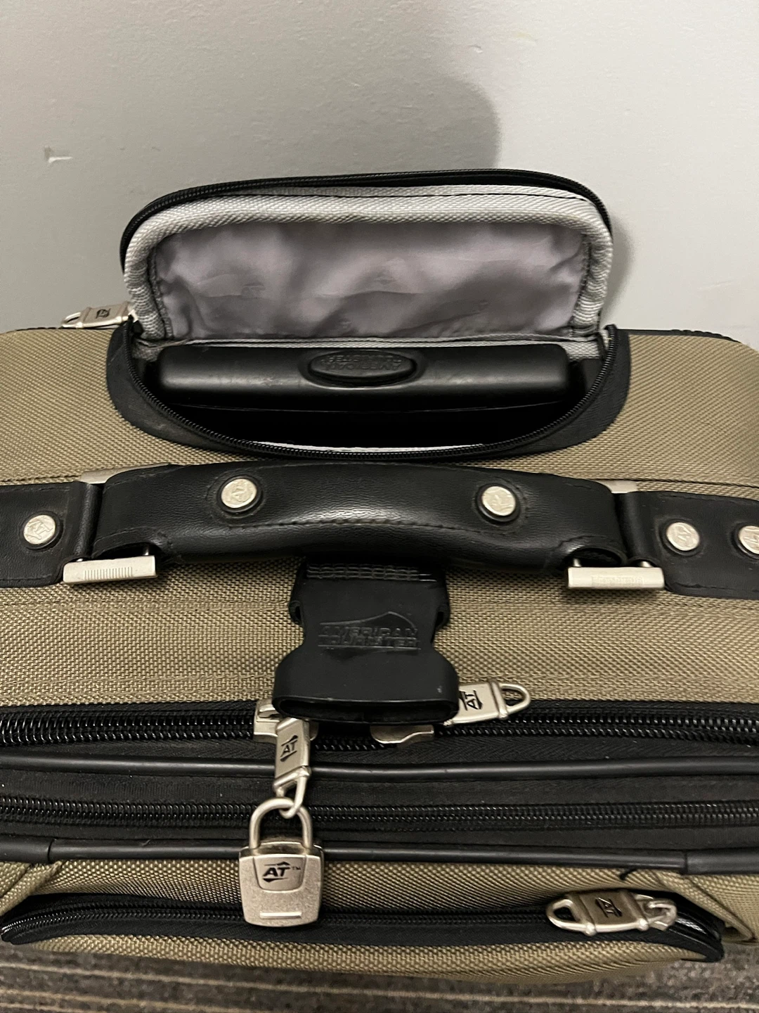 American Tourister Hardside Luggage 21” - photo 3