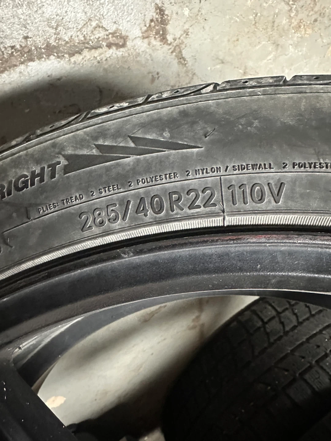 285/40R22 110V Tires on Black Rims