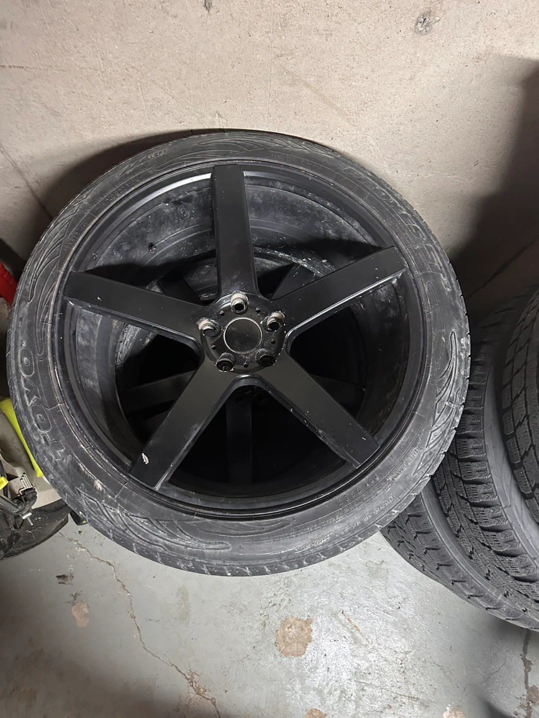 285/40R22 110V Tires on Black Rims - photo 3