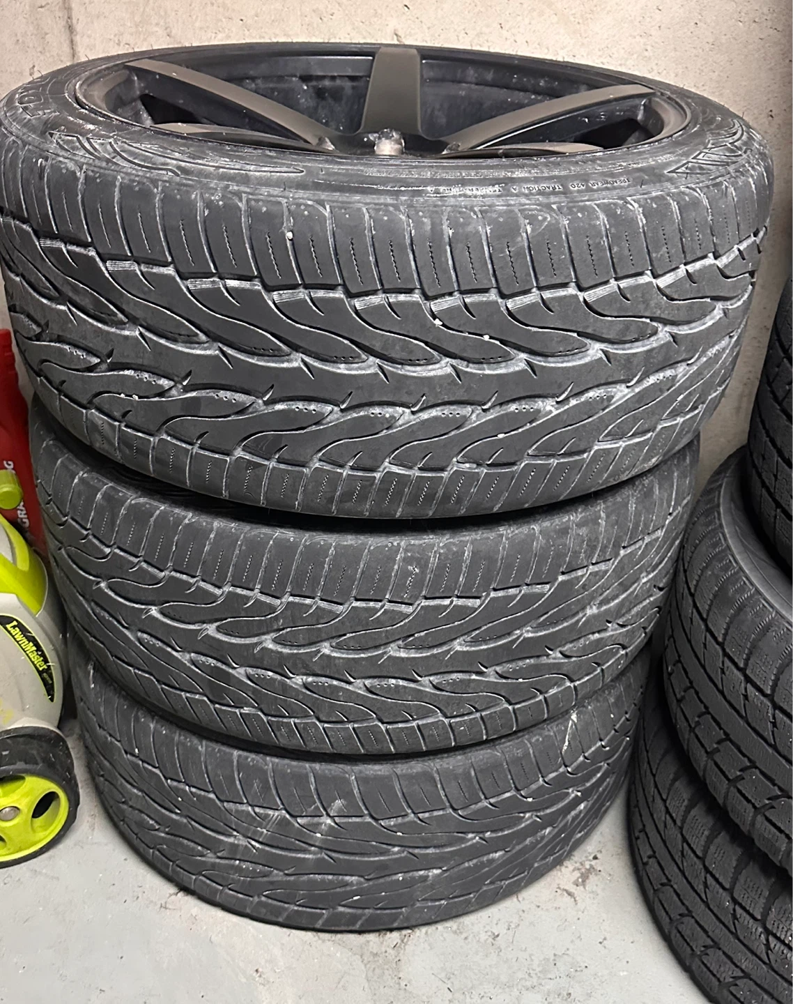 285/40R22 110V Tires on Black Rims - photo 4