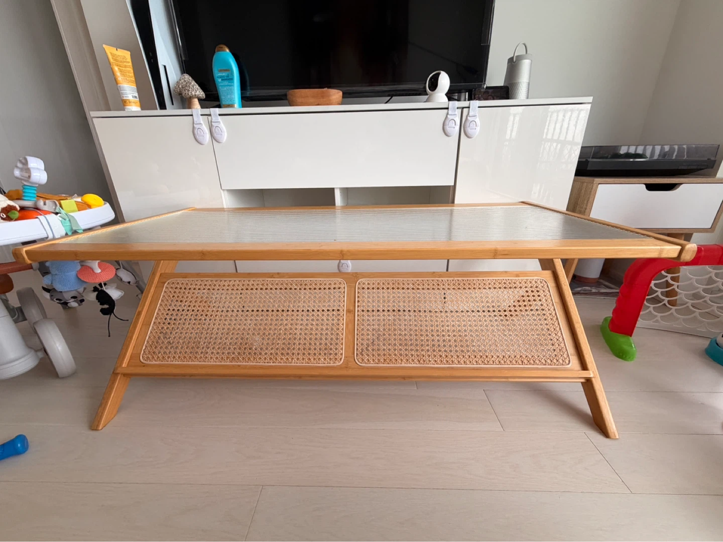 Coffee Table with Rattan and Glass Top - photo 3