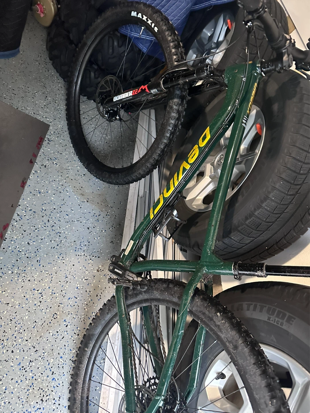 Devinci Kobain Mountain Bike - Medium - Green - photo 2