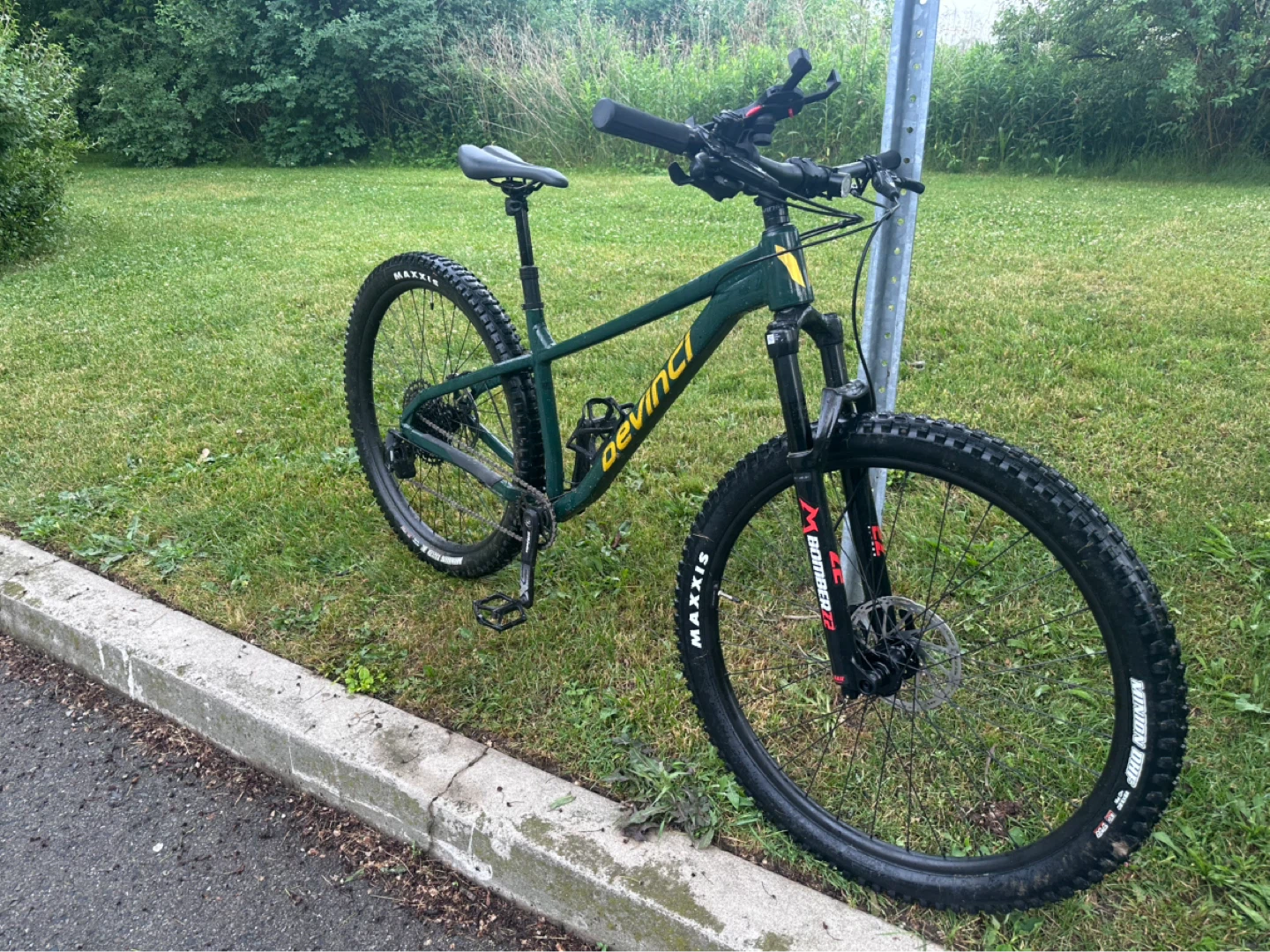 Devinci Kobain Mountain Bike - Medium - Green - photo 3
