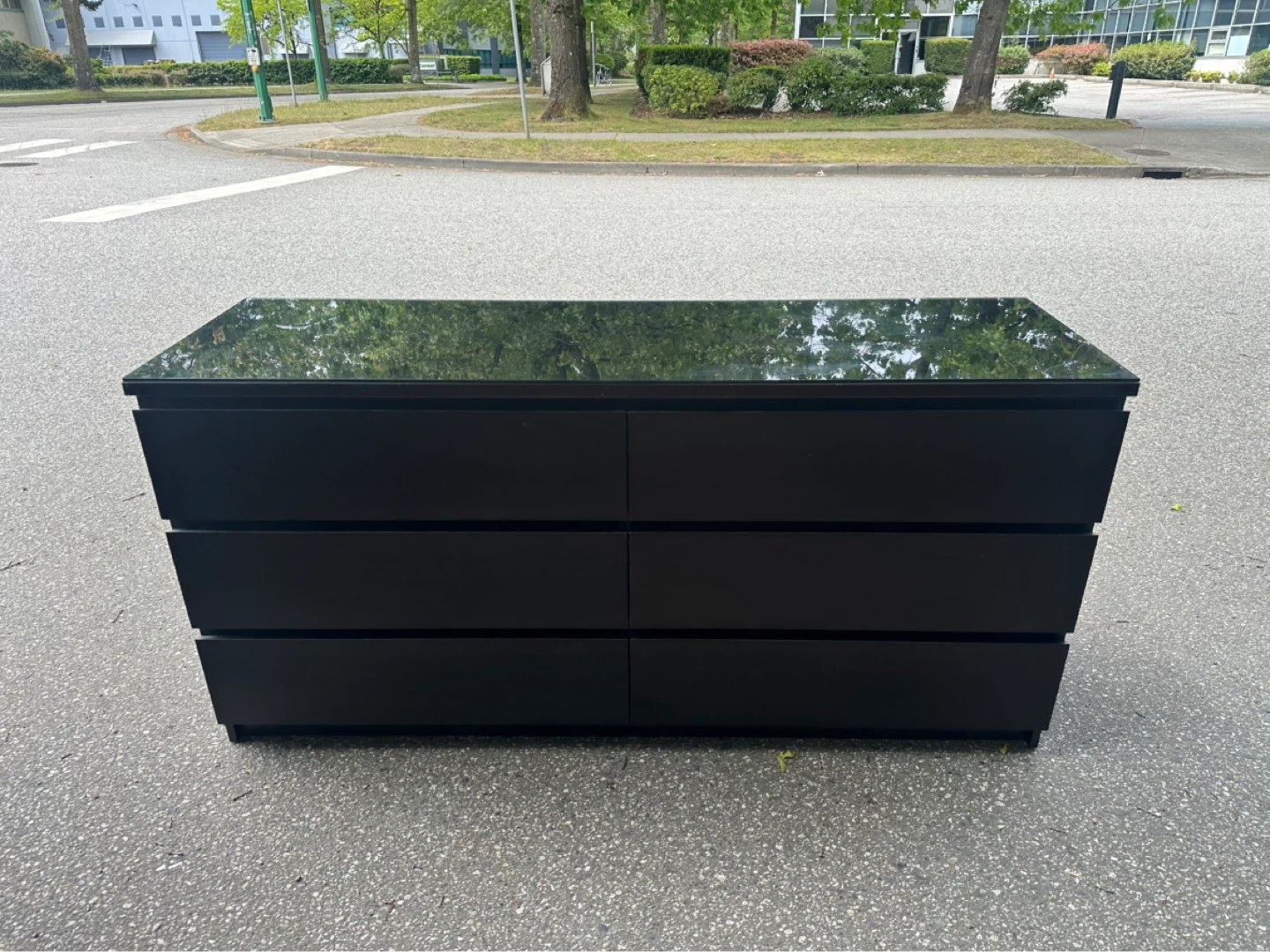 FREE DELIVERY IKEA  6 drawers dresser +glass on top