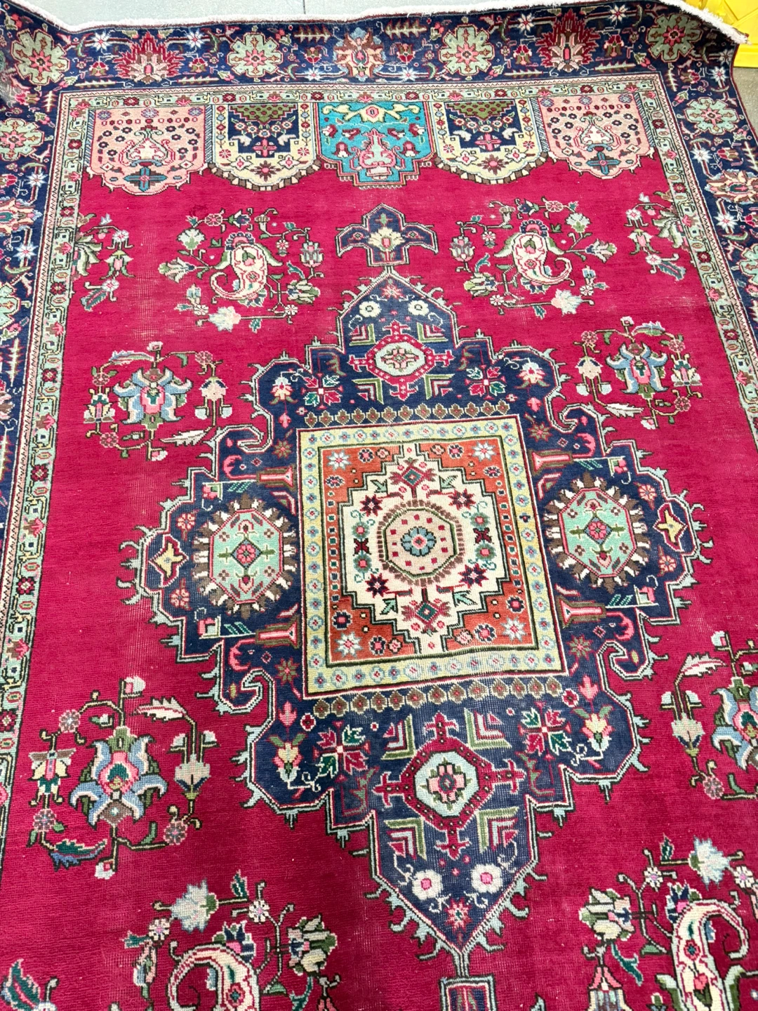 VTG Beautiful and Vibrant Tabriz Persian Rug - photo 2