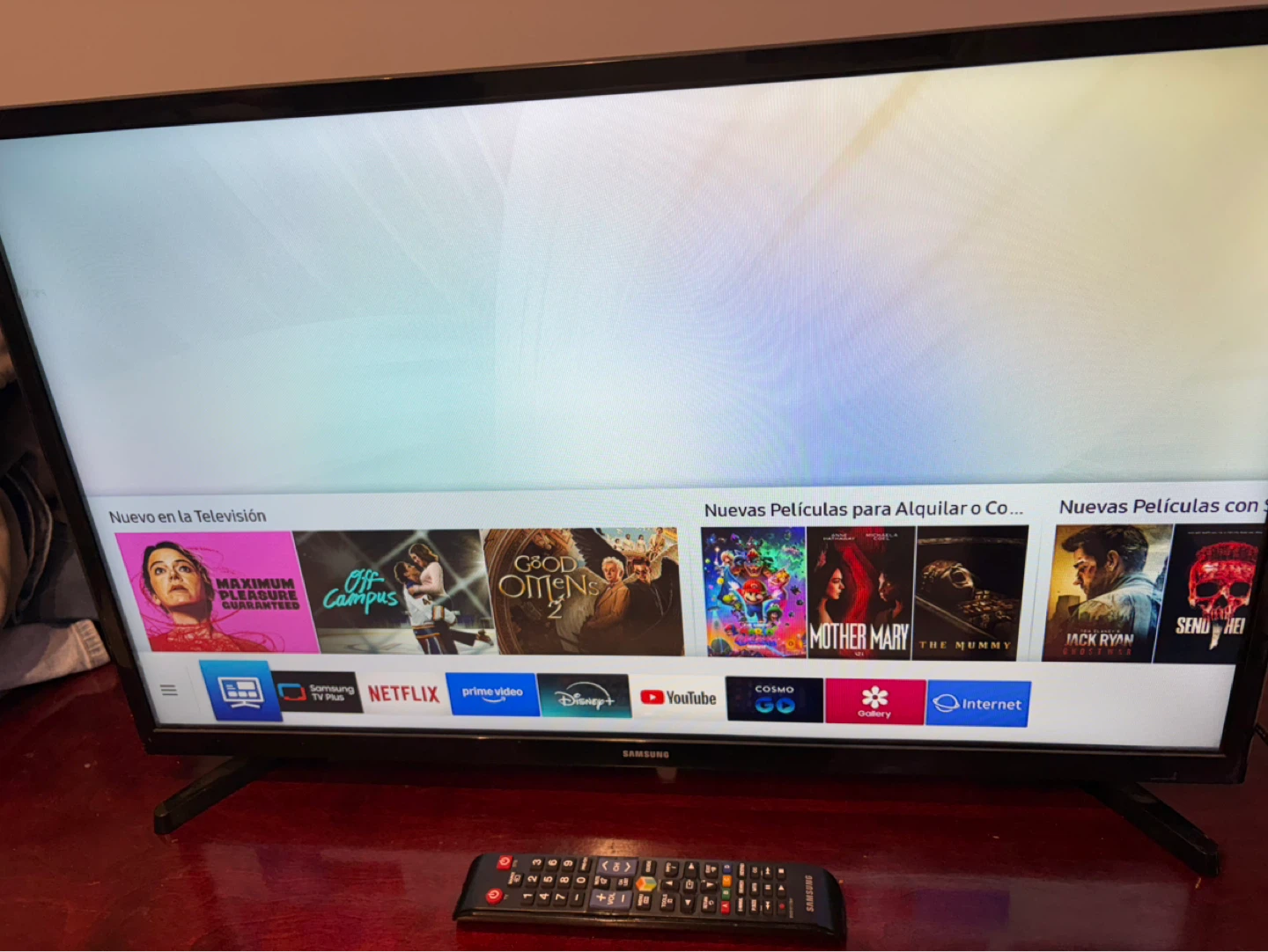 Samsung Smart TV with Remote 32’’