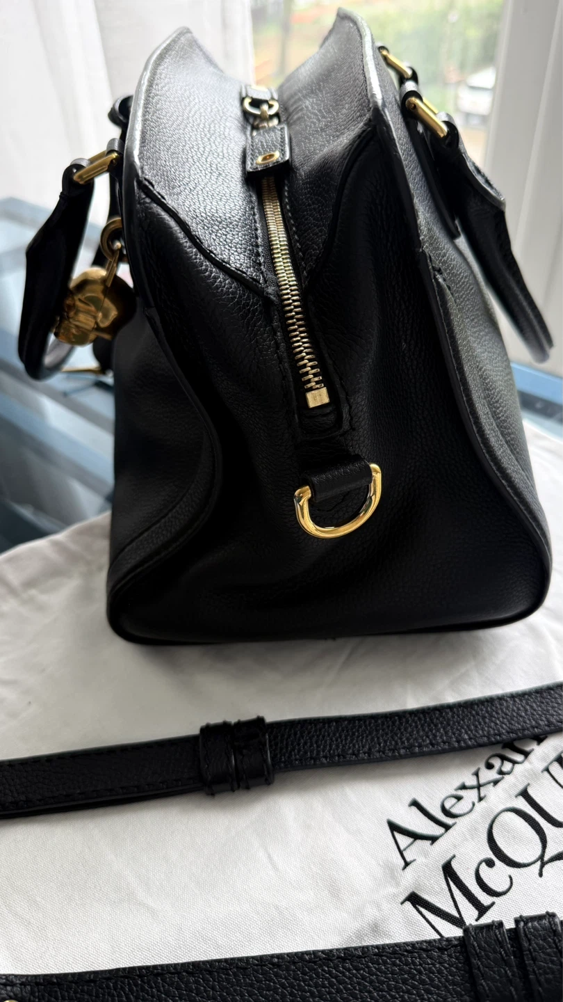 Alexander McQueen Black Leather Skull Lock Satchel Bag - photo 5