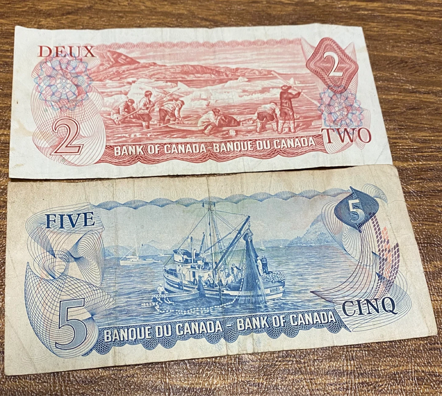 Bank of Canada 2$ 1974 and 1972 5 Dollar Bills - photo 2