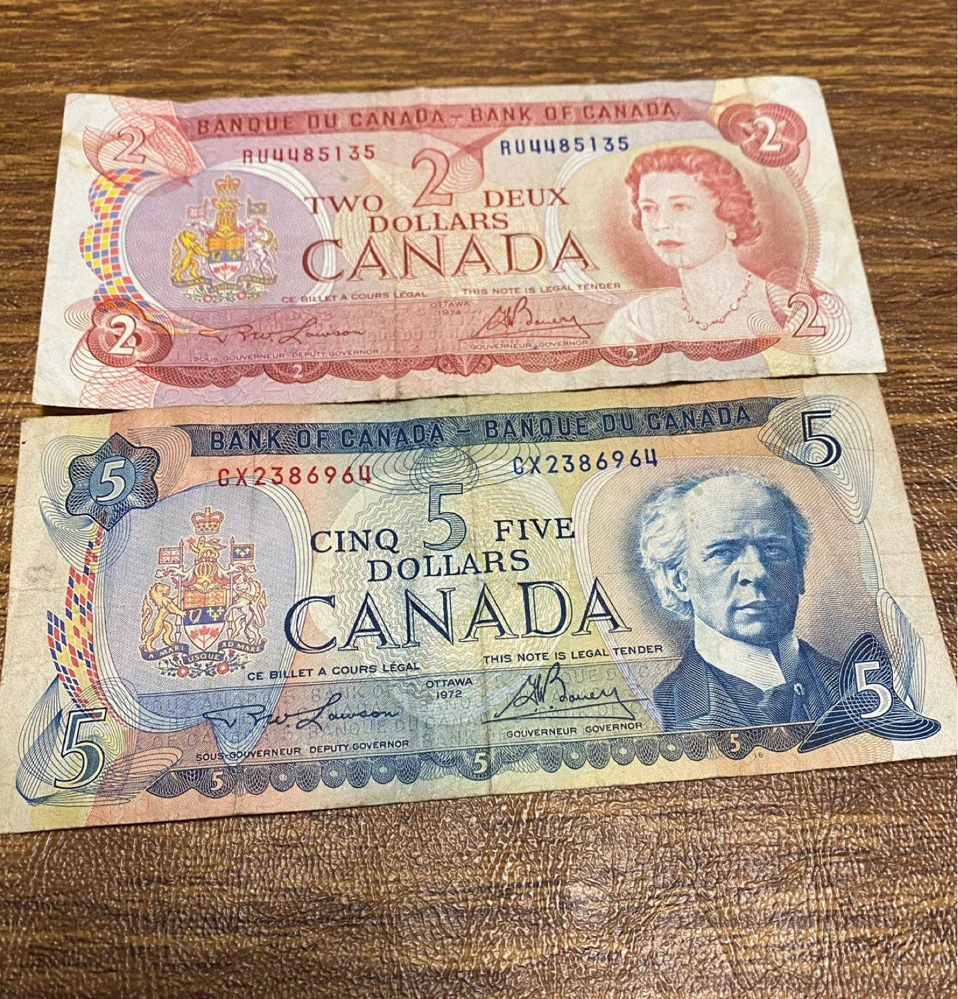 Bank of Canada 2$ 1974 and 1972 5 Dollar Bills