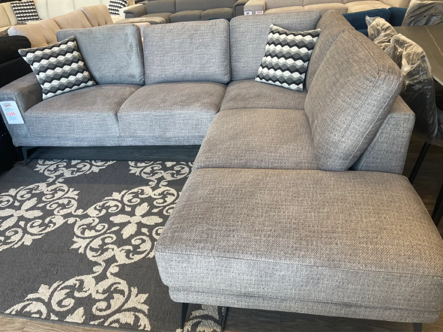 🔥 FLOOR MODEL SECTIONAL SALE 🔥