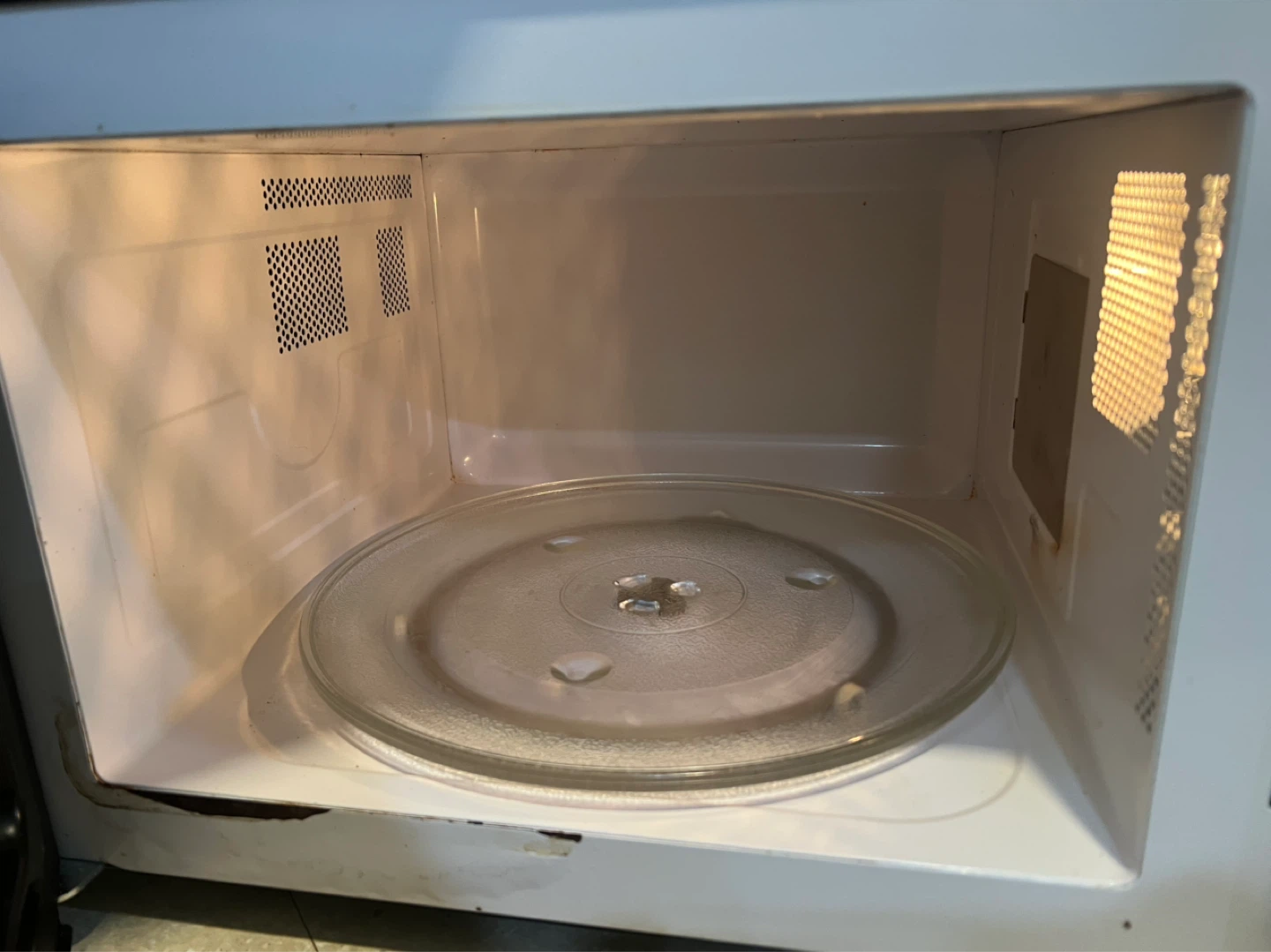 Turntable Microwave Oven - photo 3