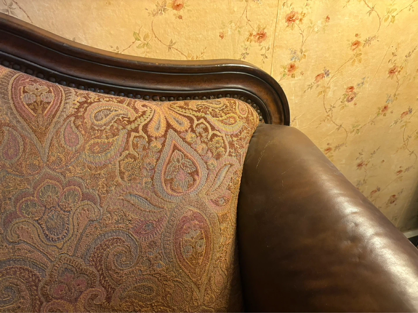 Beautiful antique solid wood couch - photo 3
