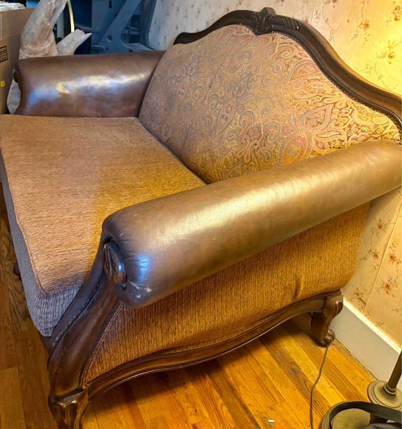 Beautiful antique solid wood couch - photo 5