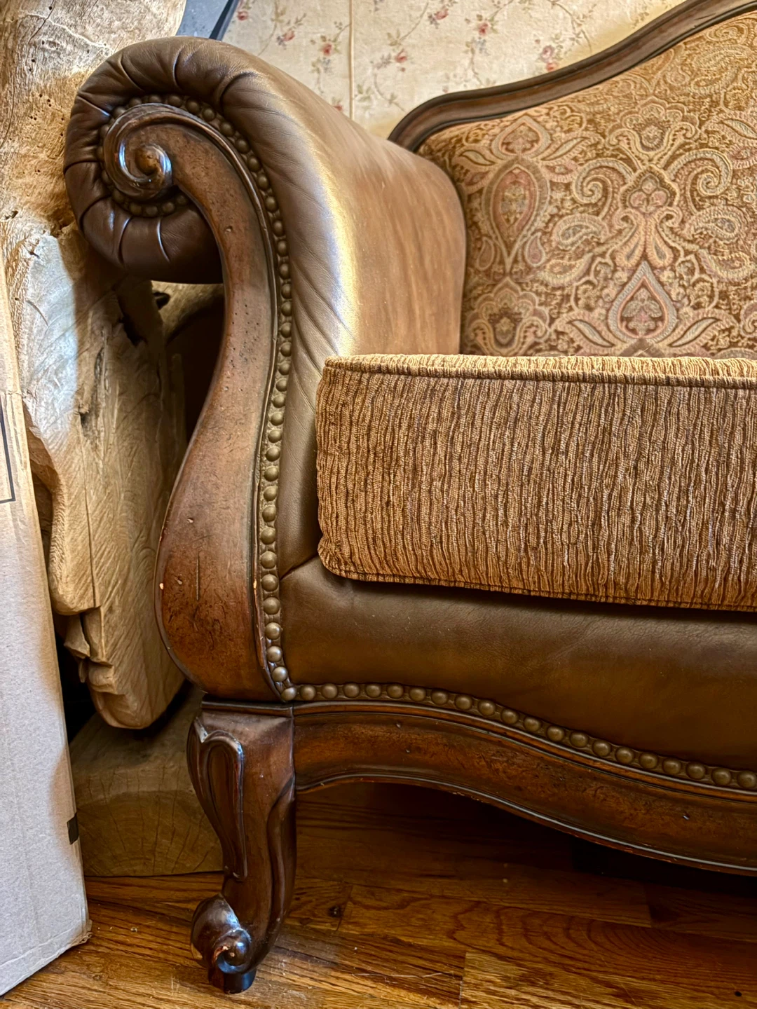 Beautiful antique solid wood couch - photo 4