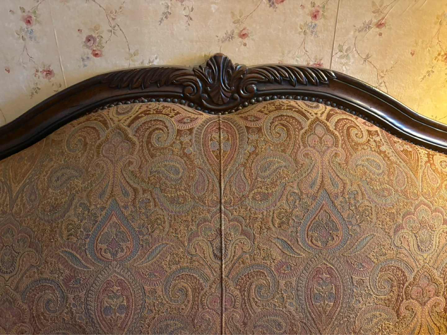 Beautiful antique solid wood couch - photo 2
