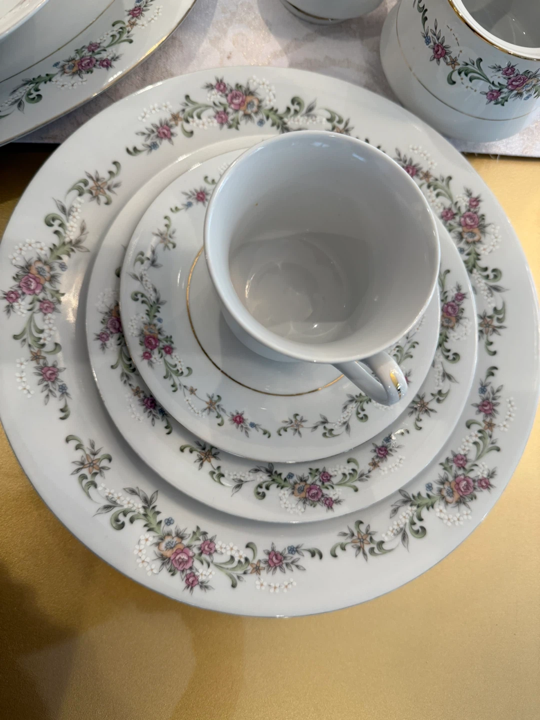 Vintage Floral Teacup and Saucer Set - 35 pieces - photo 3