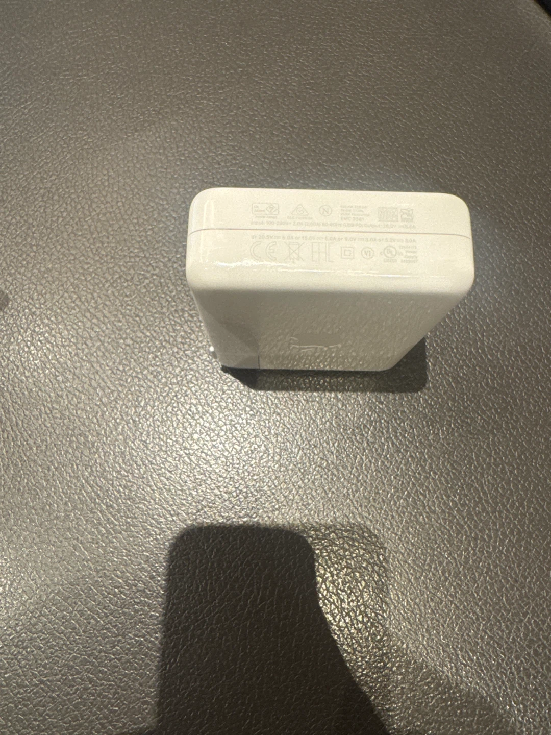 Apple USB-C Power Adapter 96W - photo 2