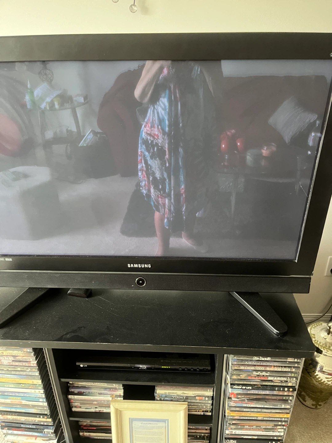 Samsung 44 inch HD Television - photo 2
