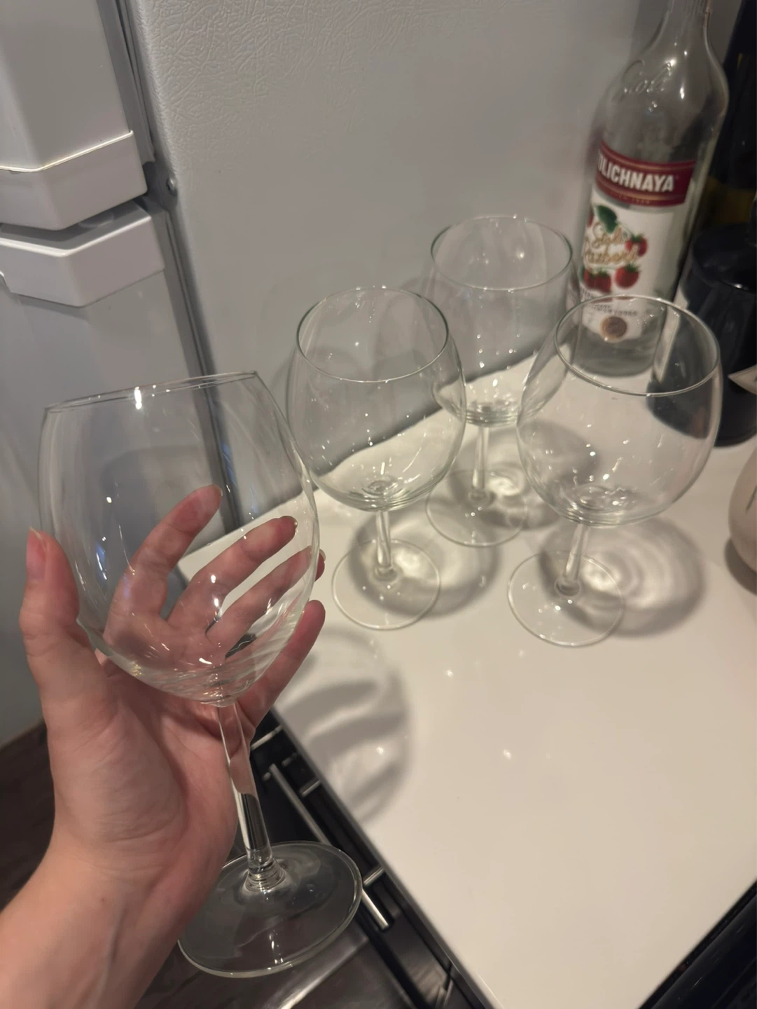 Set of 4 Clear Wine Glasses, Large