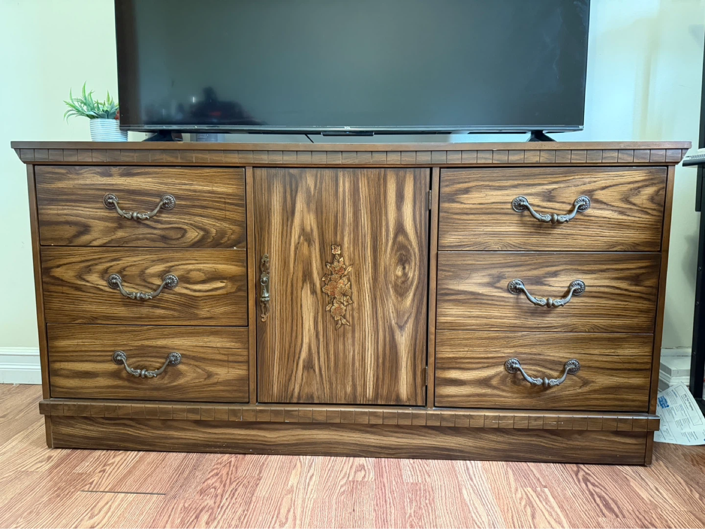 Vintage Dresser with 6 Drawers 1 Cabinet