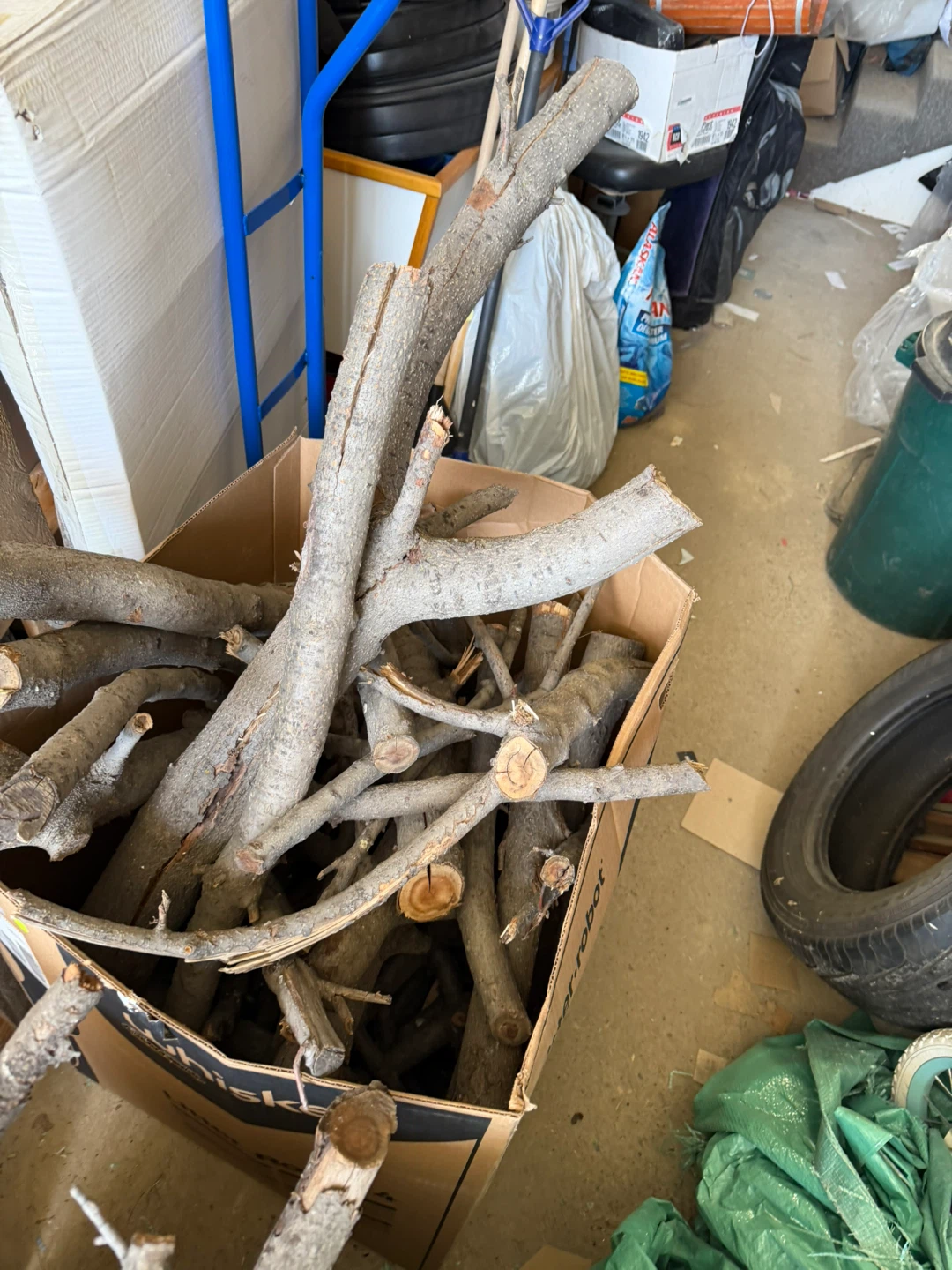 Firewood logs and branches - photo 4