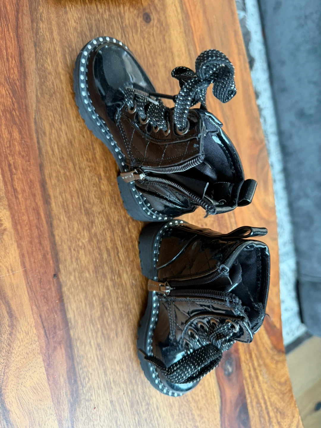 Tahari Black Quilted Patent Boots Size 5 - photo 4