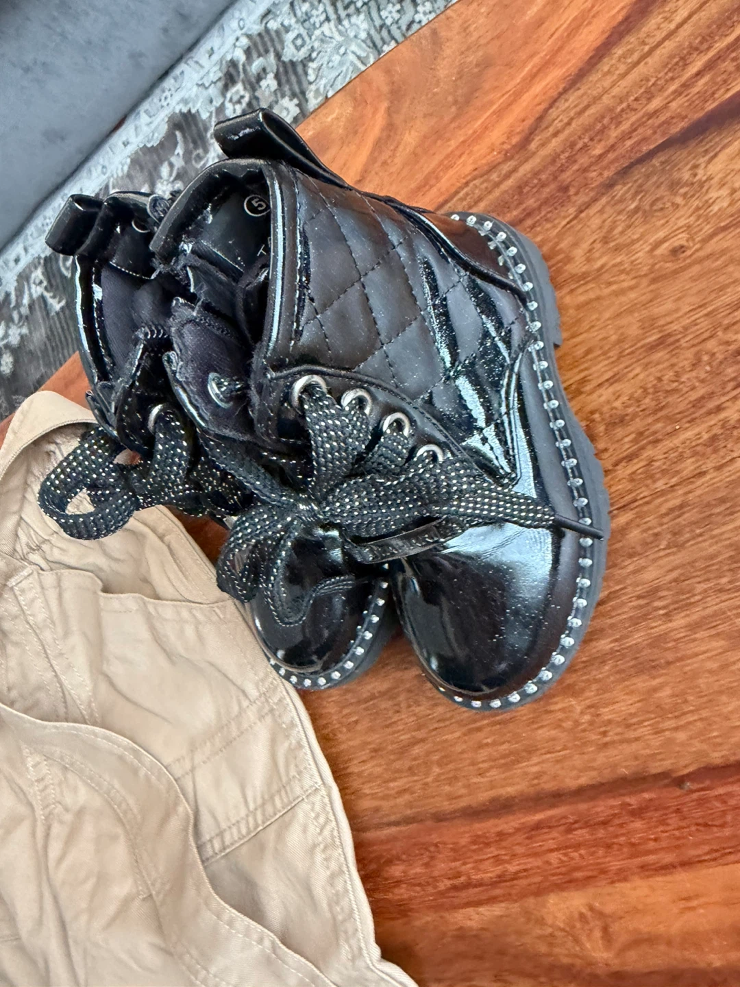 Tahari Black Quilted Patent Boots Size 5 - photo 2