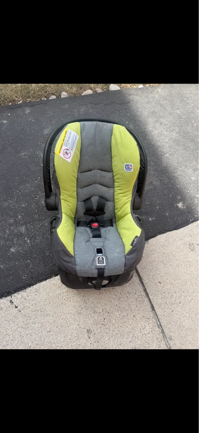 Evenflo-LiteMax Infant Carseat - photo 2