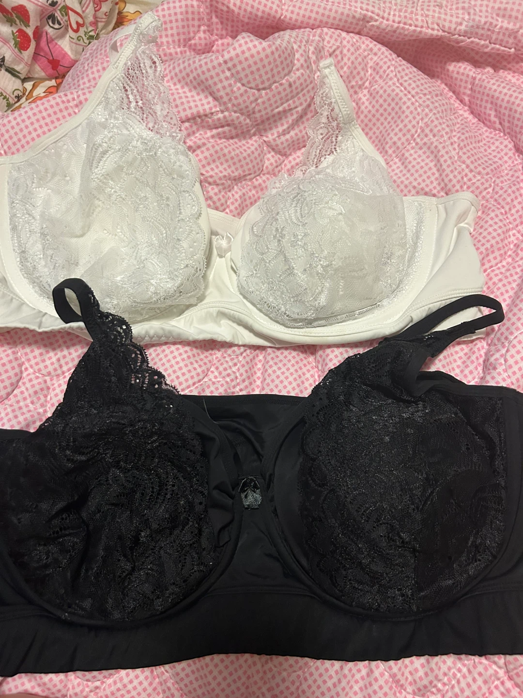 Two 3X Bras Available - in White & Black lace 🌹