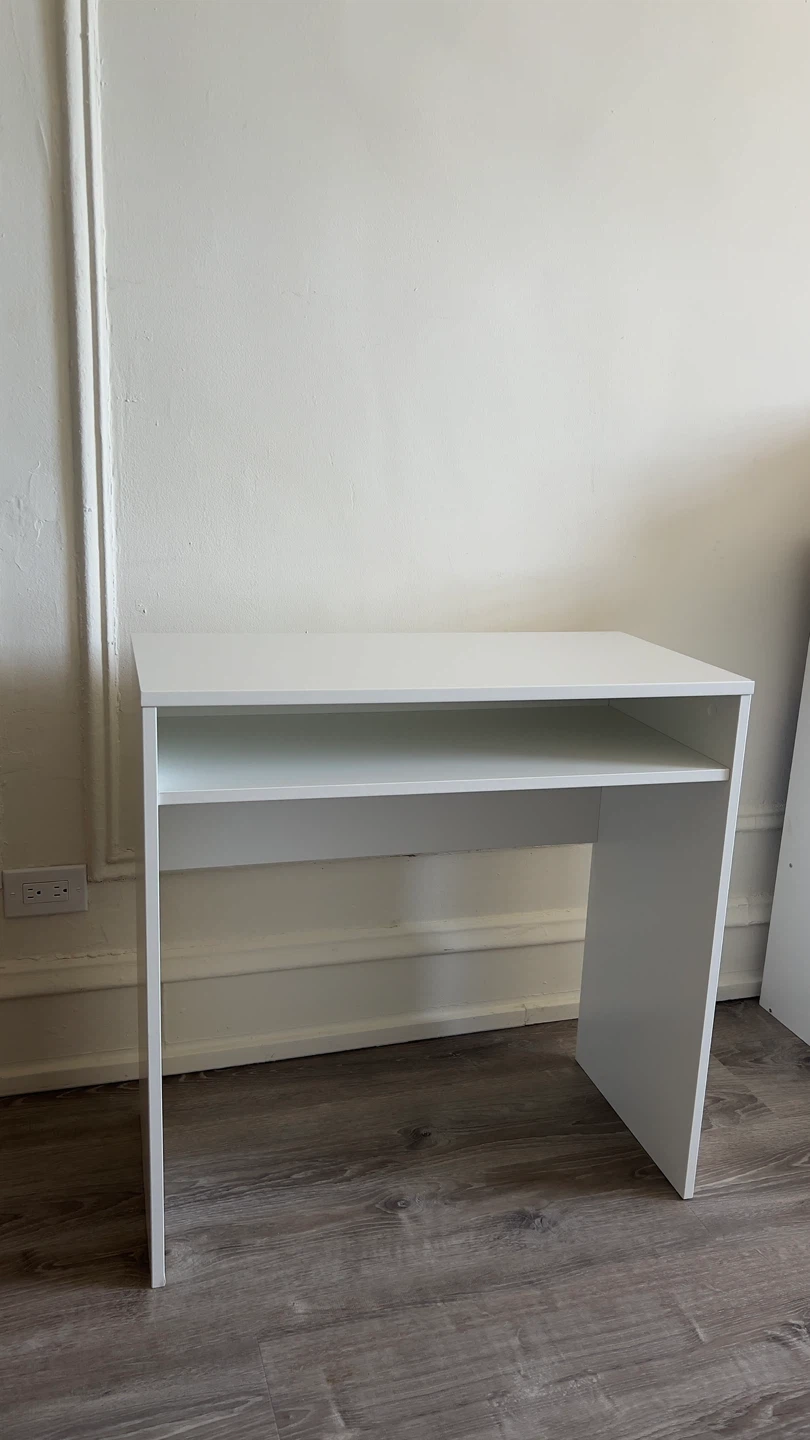 White Table with Shelf - photo 5