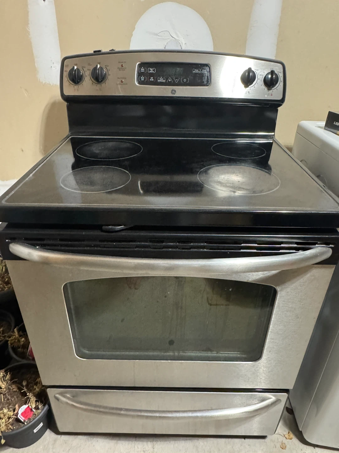 GE Electric Coil Top Stove with Oven
