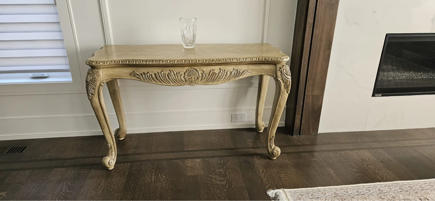 Cream and Gold Ornate Sofa - photo 4