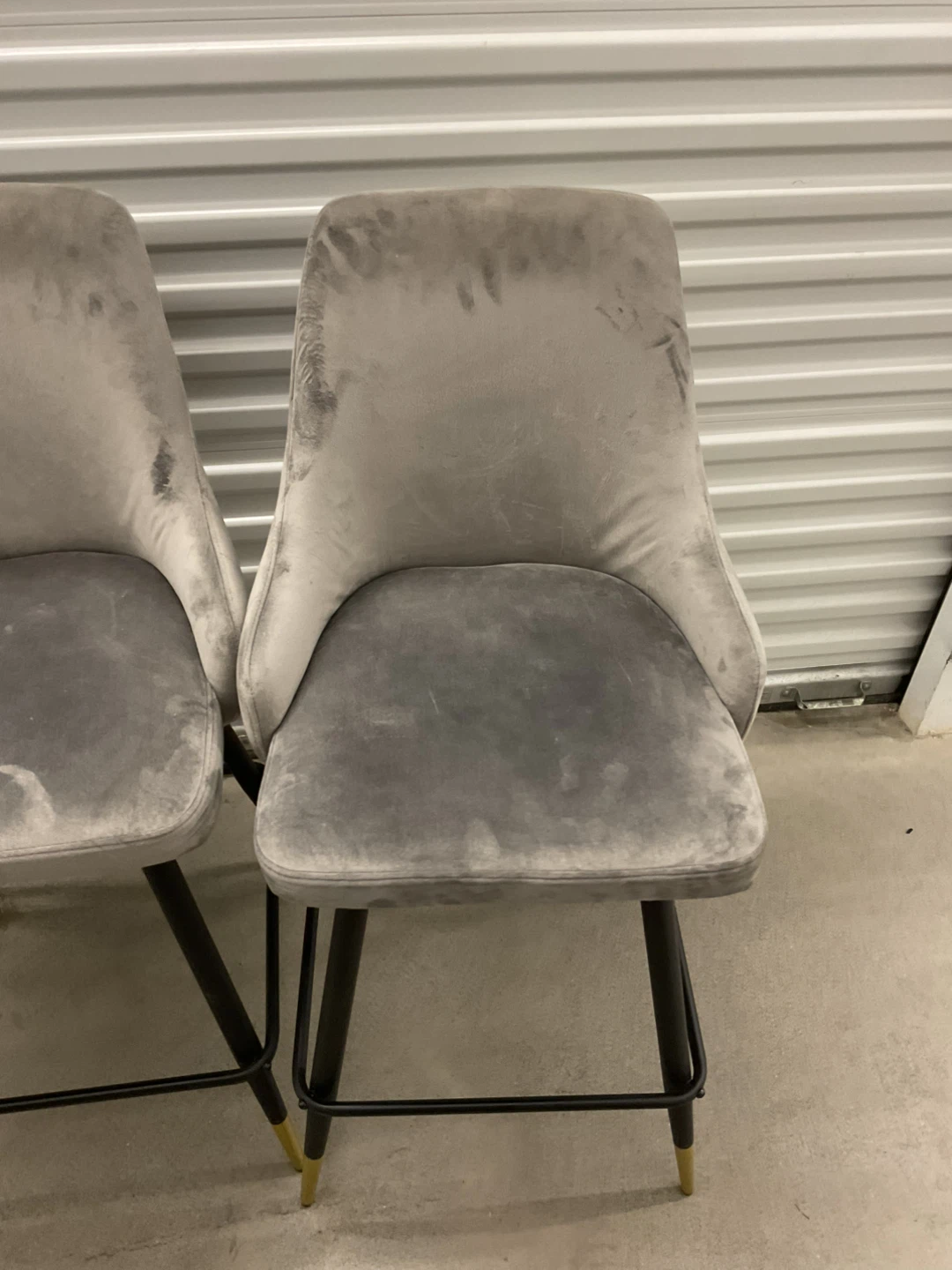 Set of 3 Grey Velvet Upholstered Bar Stools - photo 4