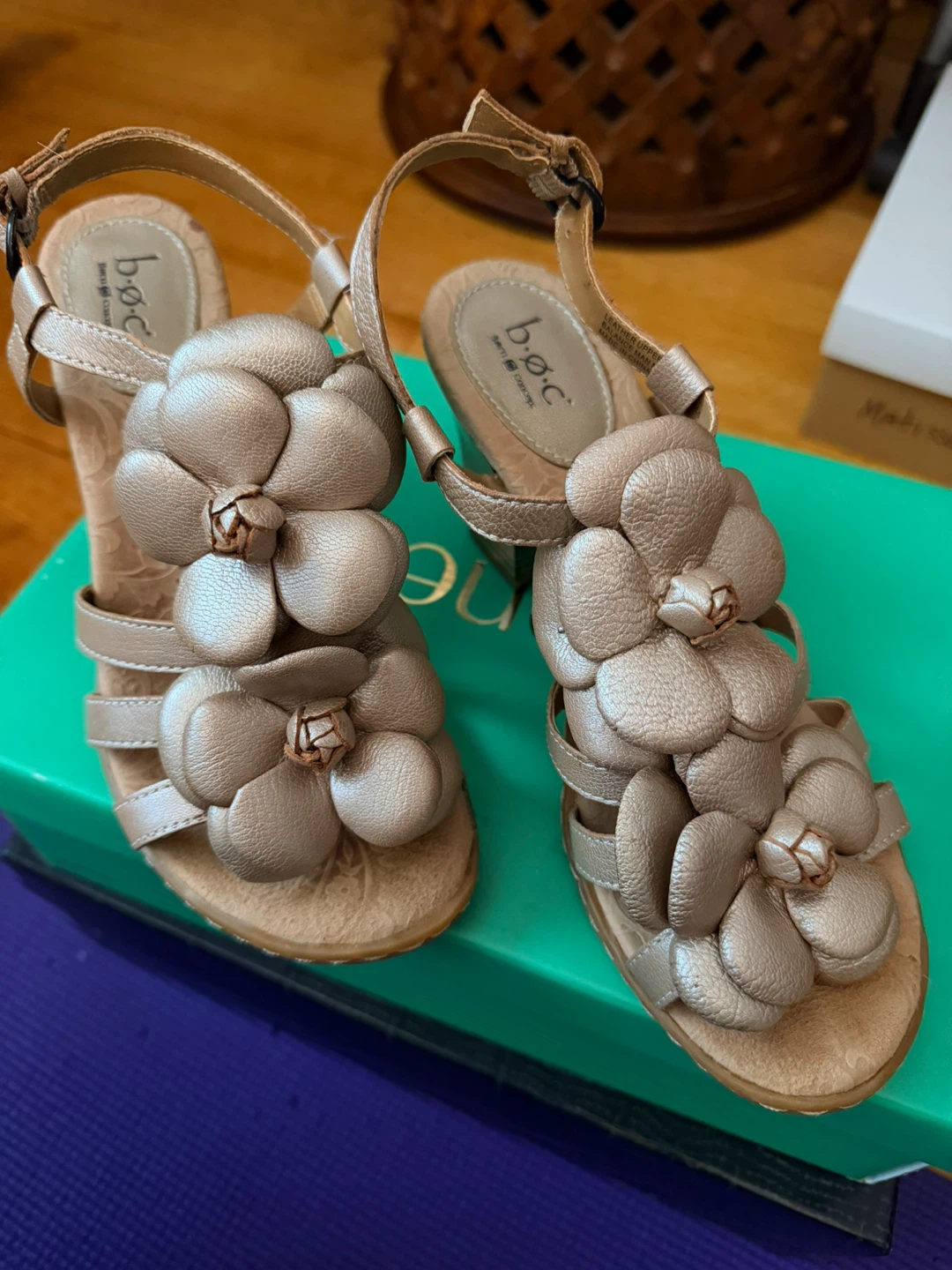 b.o.c. Women's Metallic Gold Flower Wedge Sandals - photo 2