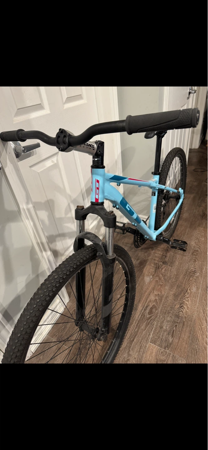GT Laguna Pro Mountain Bike - photo 3