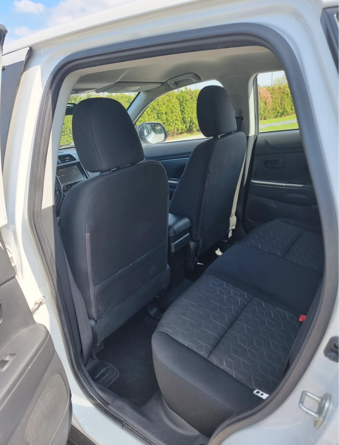 White Mitsubishi RVR - photo 2